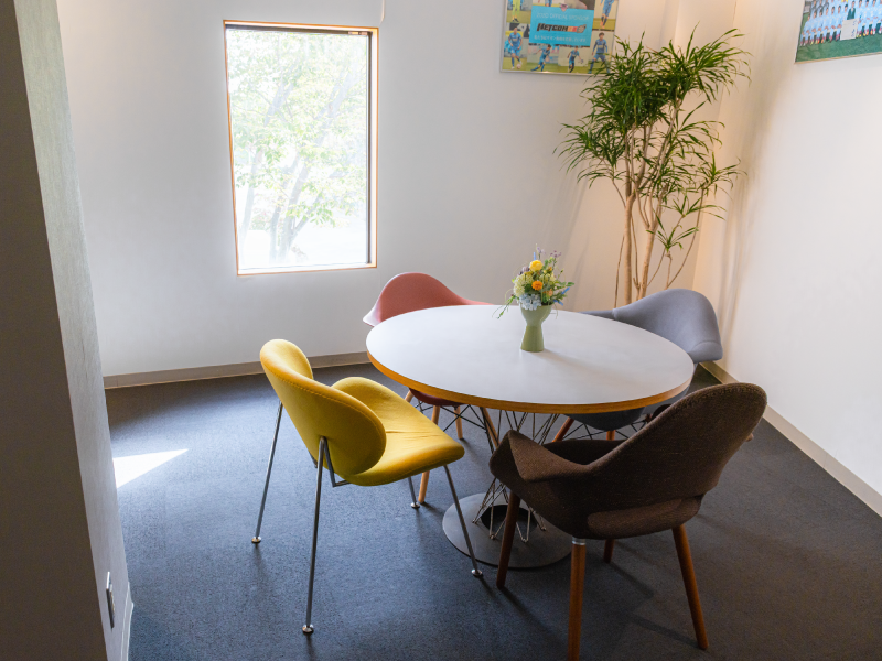 オフィスの様子　応接スペース