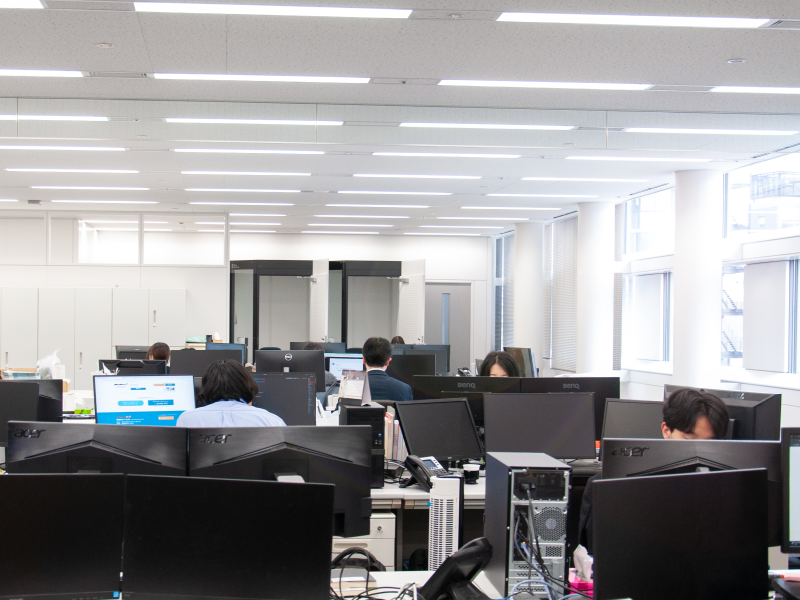 オフィスの様子　執務スペース